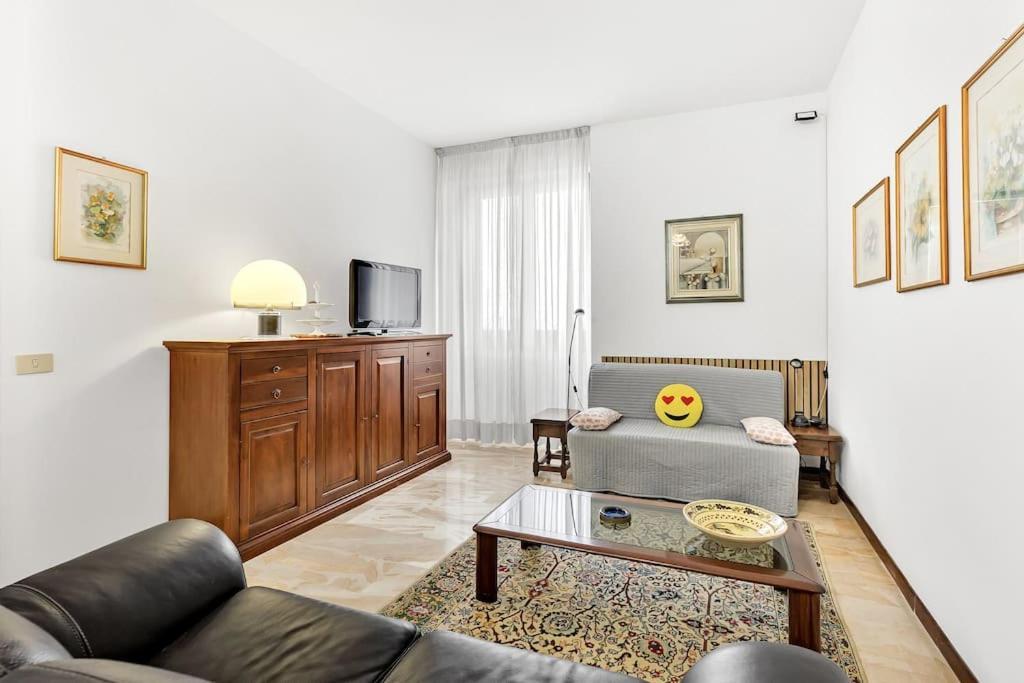 Alessia'S Flat - Sesto Apartment Sesto San Giovanni Bagian luar foto